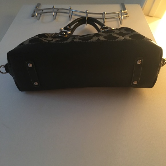 Coach purse :) - Picture 3 of 5